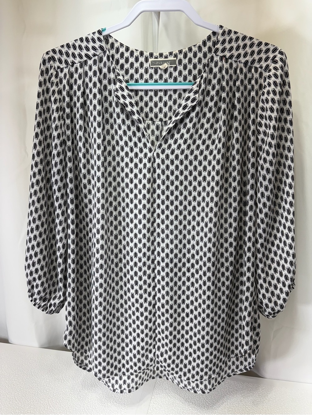 Pleione Black & White Geometric V-Neck Blouse 3436
